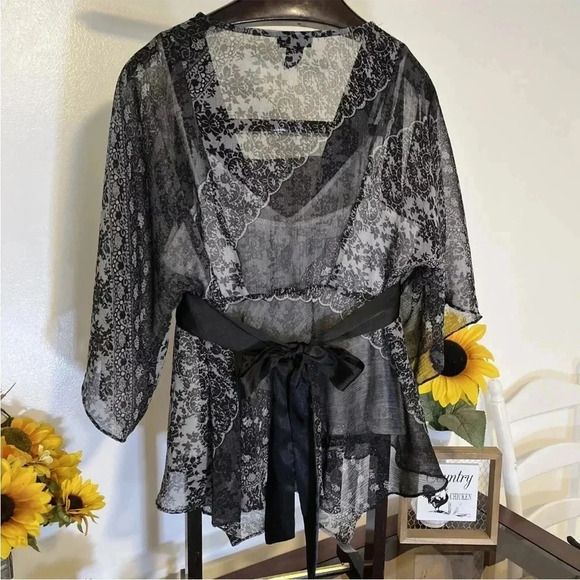 Bay Studio Career Sheer Black Floral Top Blouse L Women’s Workwear Tunic - Picture 7 of 7